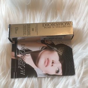 Traveling size mascara in black Dior 090 HD
